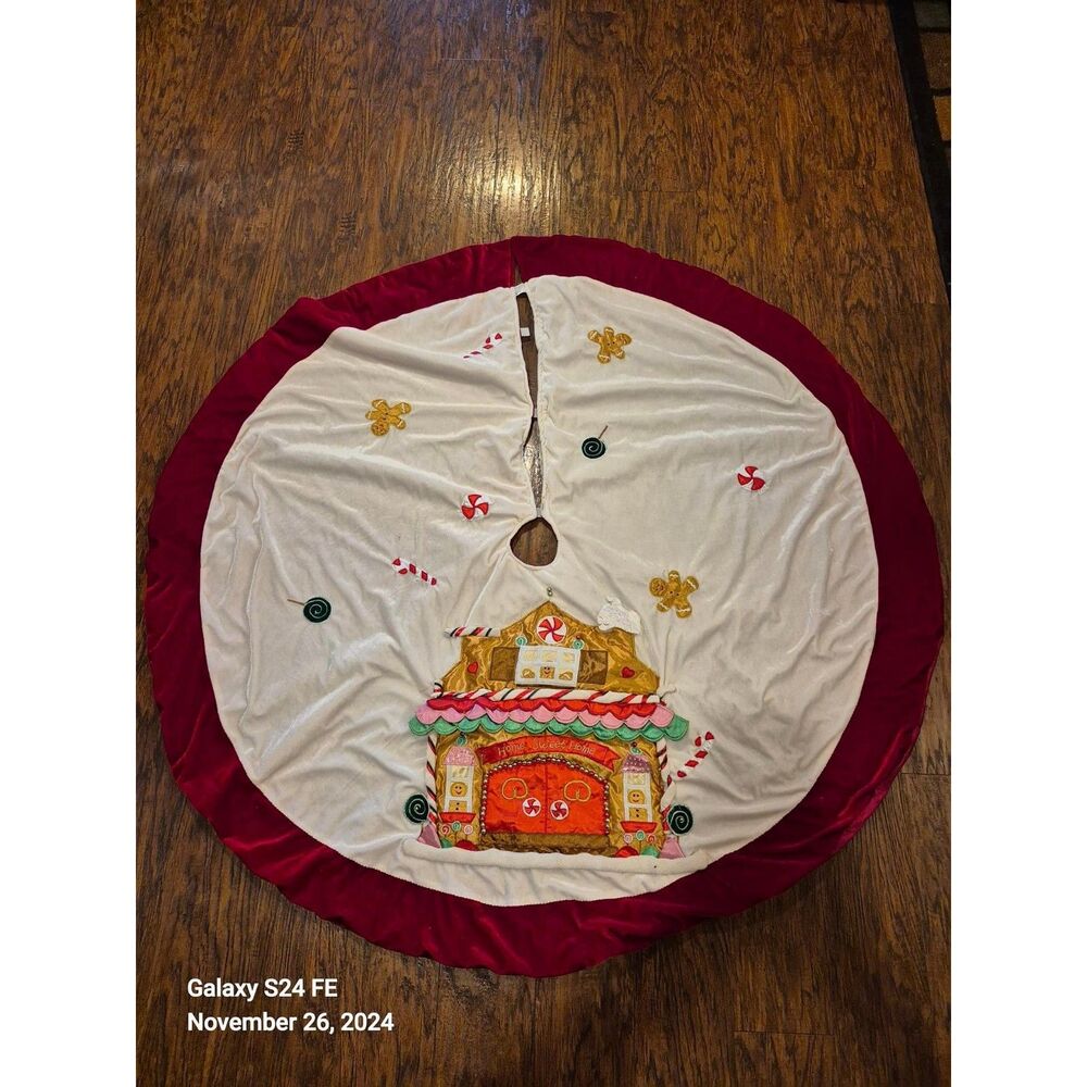 Santas Best Super Cute Candy Land Tree Skirt Red White Pink 56" Around Cute READ